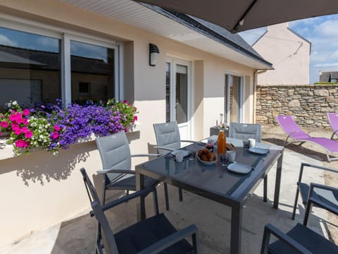 Holiday Home La Roselière by Interhome House in Kerlouan