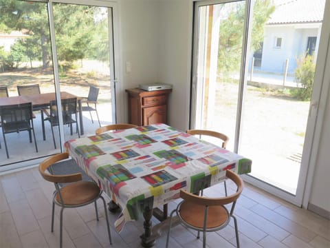 Holiday Home Les Arbousiers by Interhome Maison in Vendays-Montalivet