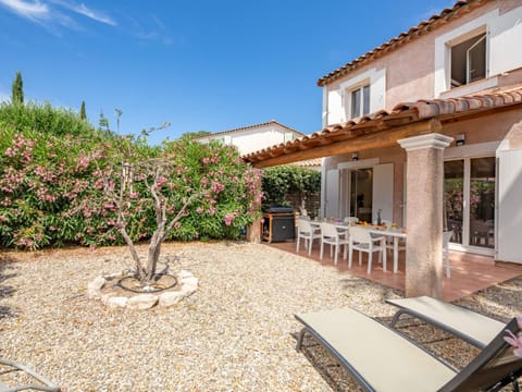 Holiday Home Le Green Village-5 by Interhome House in Sainte-Maxime