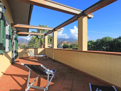 Holiday Home Villa Anna by Interhome House in Forte dei Marmi