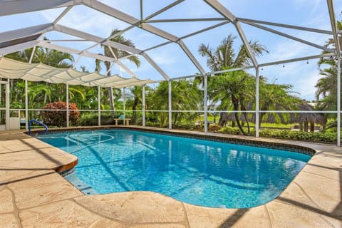 OH! What a Villa - Sunsets, Saltwater Pool, Hot tub, Tiki Hut, Dock - Villa Coastal Cottage- Roelens House in Cape Coral