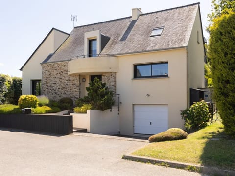 Holiday Home La roche aux fées by Interhome House in Cancale