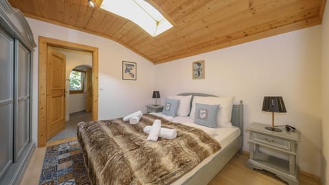 Bed, Photo of the whole room, Bedroom, towels, wardrobe