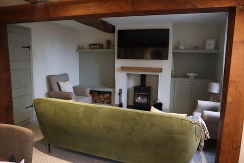 NEW Country Cottage with log fire & parking House in Daventry District