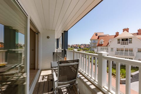 View (from property/room), Balcony/Terrace, Dining area