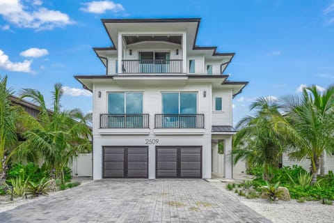 Sunstoppable House in Bradenton Beach