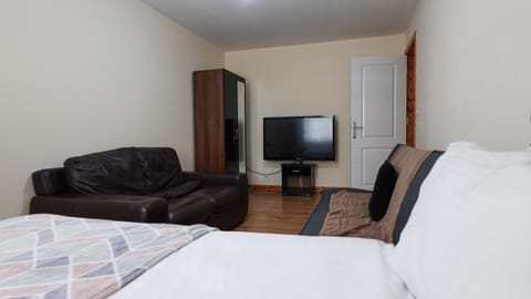 Royal Living Apartment Apartment in Stretford