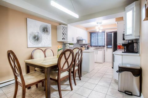 Kitchen or kitchenette, Dining area, dishwasher