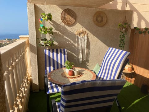 Day, Natural landscape, View (from property/room), Balcony/Terrace, Dining area, Sea view