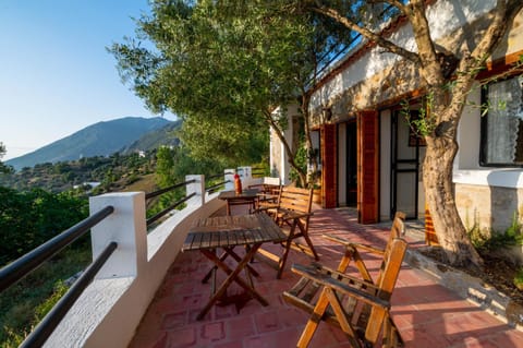 Property building, Patio, Day, Balcony/Terrace, Mountain view