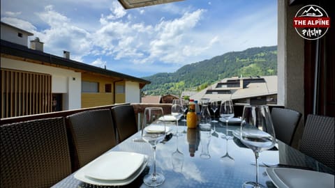 Balcony/Terrace, Mountain view