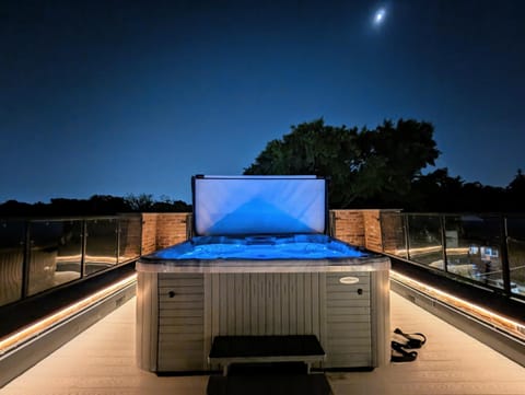 Night, Hot Tub