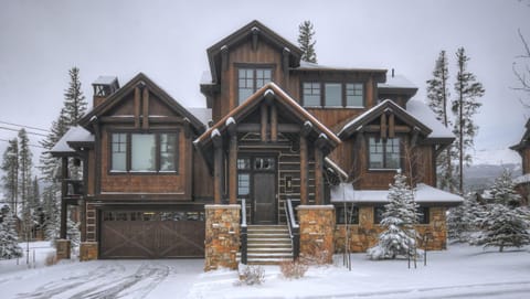 Stunning 5BR Shock Hill Mansion- Steps To Gondola Chalet in Breckenridge