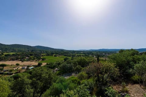 Villa FrancaRoc - Vue mer au coeur des rochers Villa in Grimaud