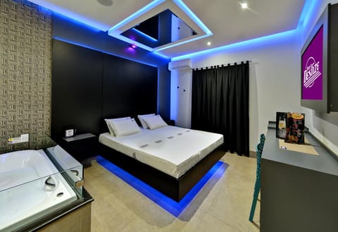 Bed, Hot Tub, TV and multimedia, Bedroom, Meals, air conditioner