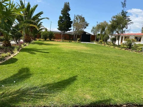 Piscina caliente, reuniones de amigos, familias y fiestas House in Quito