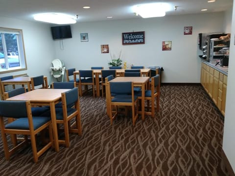 Communal lounge/ TV room, Property logo or sign, Property logo or sign, TV and multimedia, Coffee/tea facilities, Seating area, Dining area, Meeting/conference room, Continental breakfast, Continental breakfast