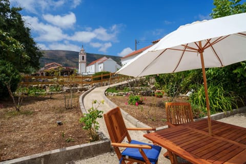 Patio, Nearby landmark, Natural landscape, Garden, Balcony/Terrace, Garden view, Mountain view