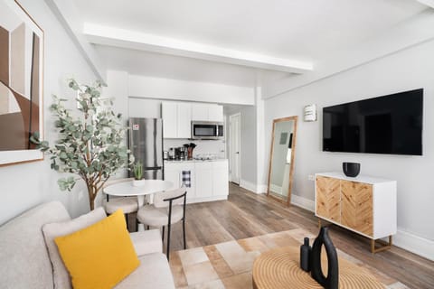 73-406 New 1BR 1Bth UWS Doorman Gym Apartment in Upper West Side