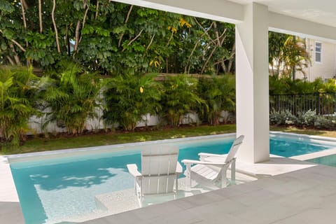 Pool view, Swimming pool, sunbed