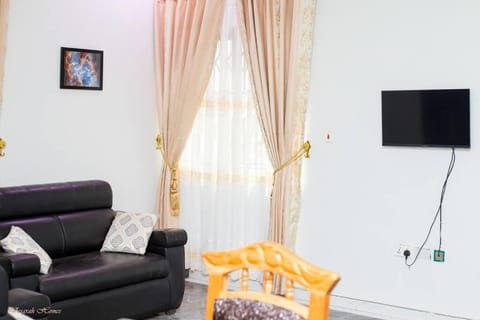 Large Stylish 2 Bedroom Flat Apartment in Kumasi