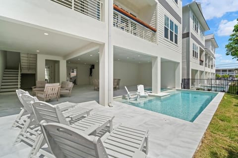 Pool view, Swimming pool, sunbed