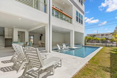 Patio, Day, Pool view, Swimming pool, sunbed