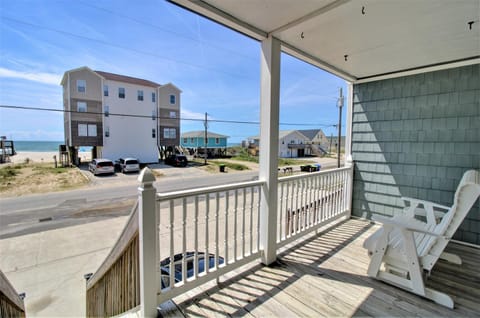 Living on the Edge Too House in North Topsail Beach