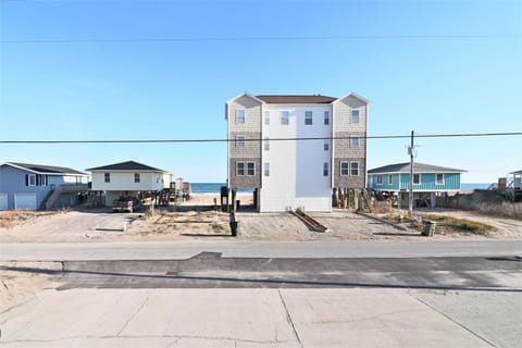 Living on the Edge Too House in North Topsail Beach