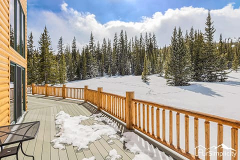 Secluded Log Cabin 10 Acres, Soaker Tub House in Park County