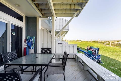 Beach Walk Out 1700 Sf 2 Ocean Balconies Pool House in Fernandina Beach