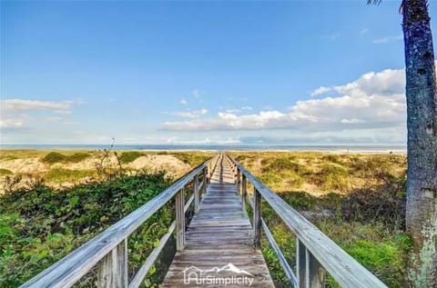 Beach Walk Out 1700 Sf 2 Ocean Balconies Pool House in Fernandina Beach