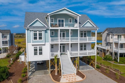 Sounds Beachy House in North Topsail Beach