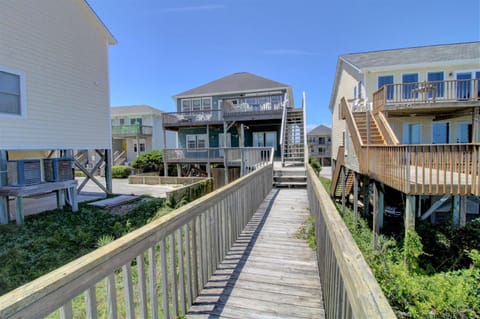 Surf Monkeys House in Surf City