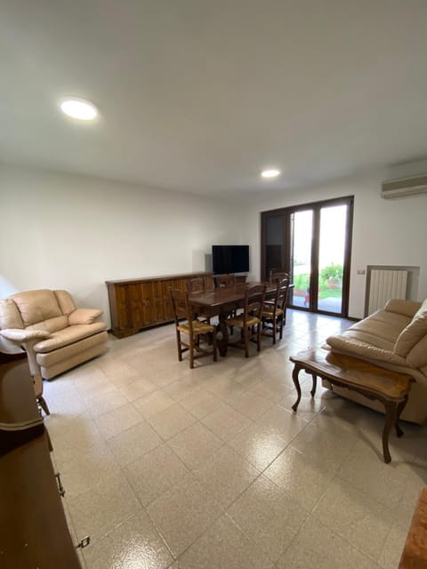 TV and multimedia, Living room, air conditioner