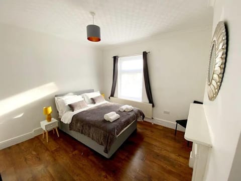 Evo Green-Gravesend 2 bed Apartment - 2 mins Station Town Centre Apartment in Gravesend