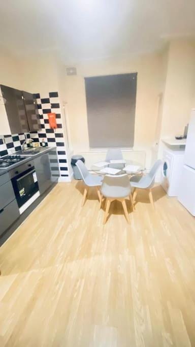 Evo Green-Gravesend 2 bed Apartment - 2 mins Station Town Centre Apartment in Gravesend