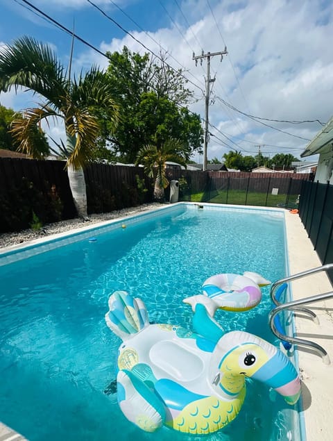 Spacious Home Cutler Bay Pool Casa in Cutler Bay