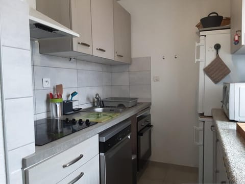 Mazet T3 avec jardin, terrasse et piscine, climatisé, 4 couchages, parking privé, Le Lavandou - FR-1-803-45 House in Le Lavandou