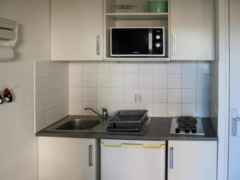 Studio Calme au Lavandou, 500m Plage, Piscine, Parking, Clim, Terrasse Privative, 4 Couchages - FR-1-803-7 Apartment in Le Lavandou