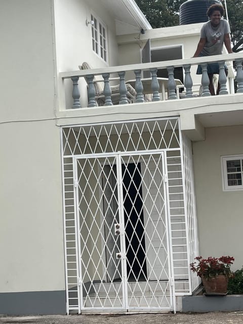 Facade/entrance, Balcony/Terrace