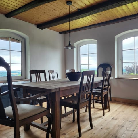 Seating area, Dining area