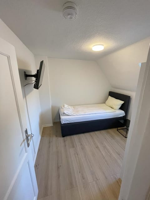 2,5-Zimmer-Dachgeschoss Monteurwohnung Apartment in Neumünster