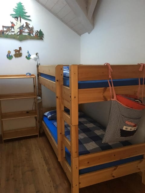 children, bunk bed