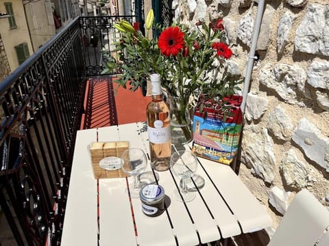 Appartement 56m2 avec balcon en coeur de village Apartment in Saint Paul de Vence