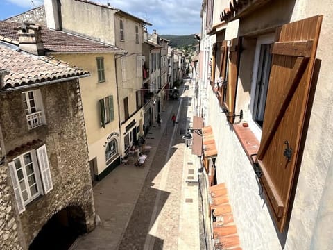 Appartement 56m2 avec balcon en coeur de village Apartment in Saint Paul de Vence