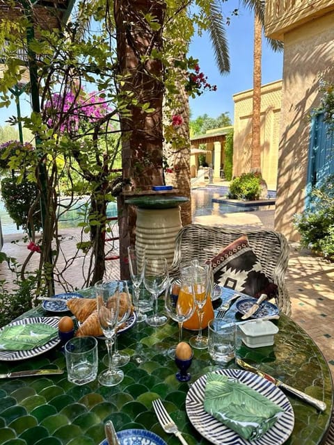 Patio, Day, Garden, Dining area, Garden view