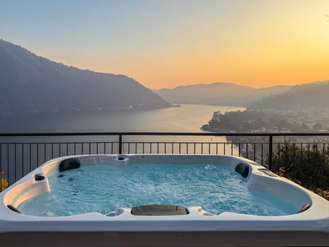 Hot Tub, Lake view, Sunset