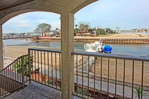 111 E Edgewater B House in Balboa Peninsula