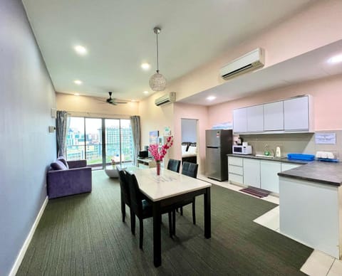 Kitchen or kitchenette, Dining area, air conditioner